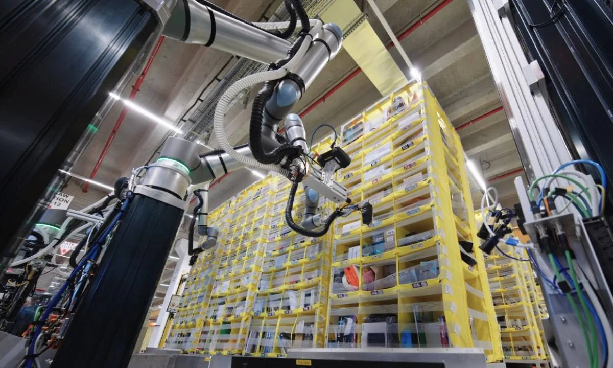 AI уже снимает главное ограничение складской роботизации