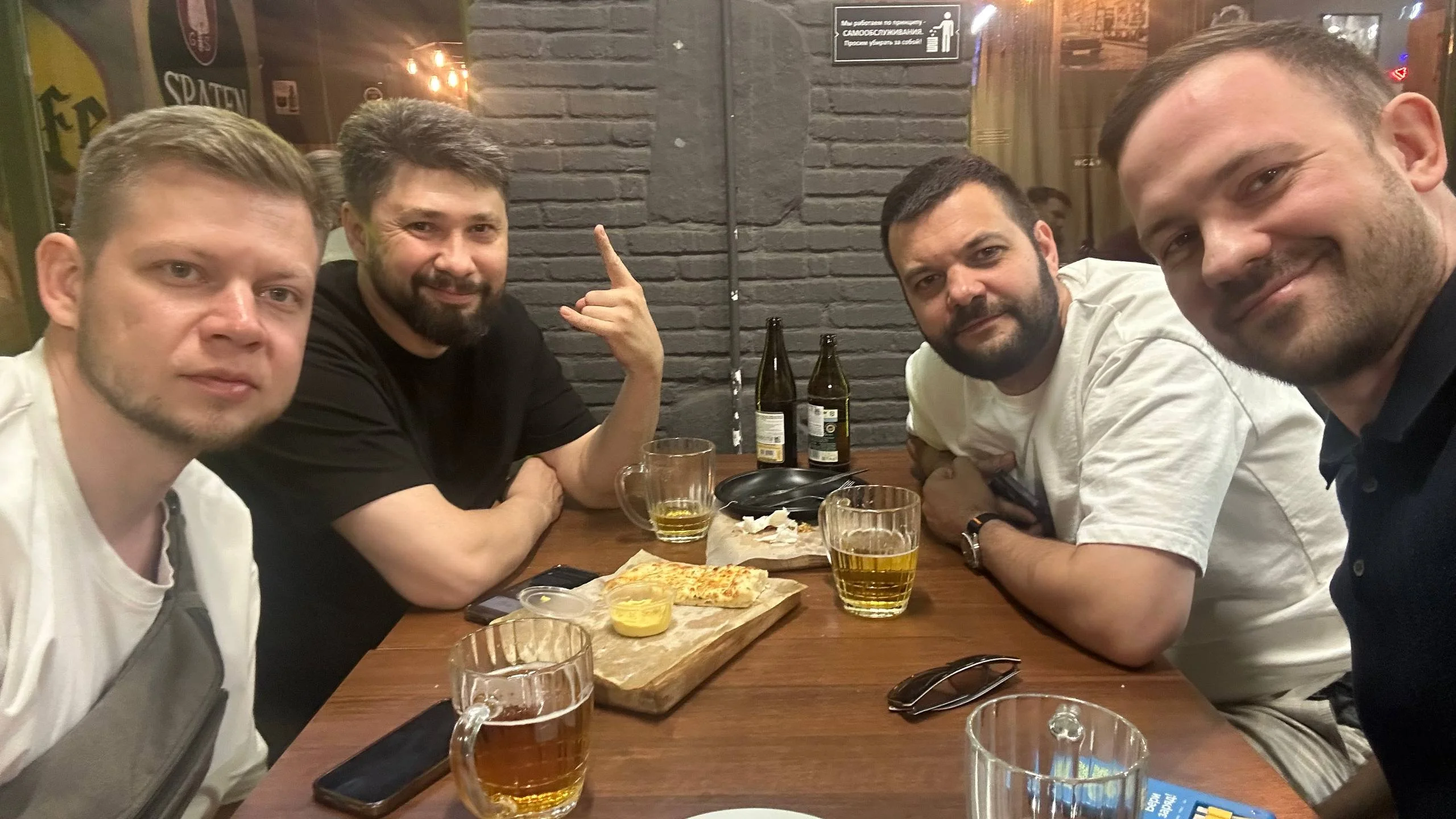 Что может собрать в одном месте нейрохирурга, инженера, робототехника и пиарщика в одном месте?