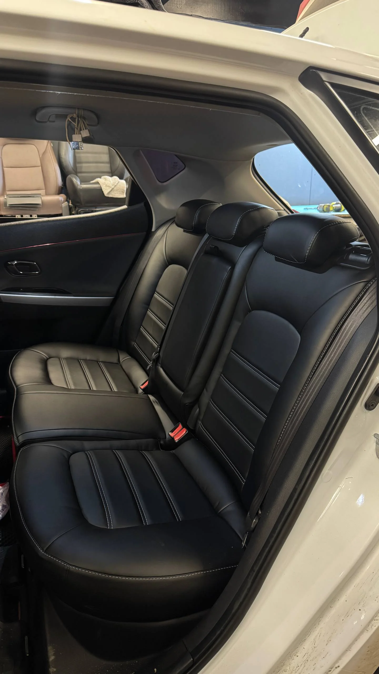 Kia Ceed 2 (JD) Пошит и установлен комплект каркасных чехлов в категории Base+ в черном цвете с