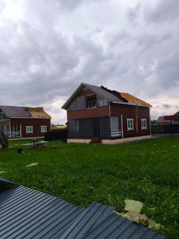 Смерч сорвал крыши с домов в Подмосковье