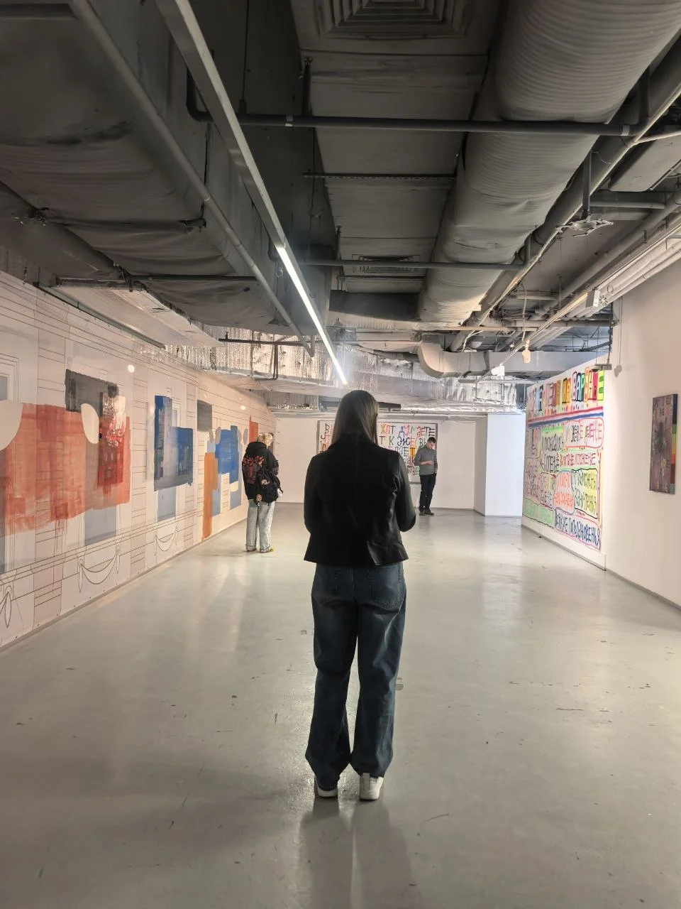 Осталось чуть-чуть до реэкспозиции в галереях-резидентах Cube.Moscow