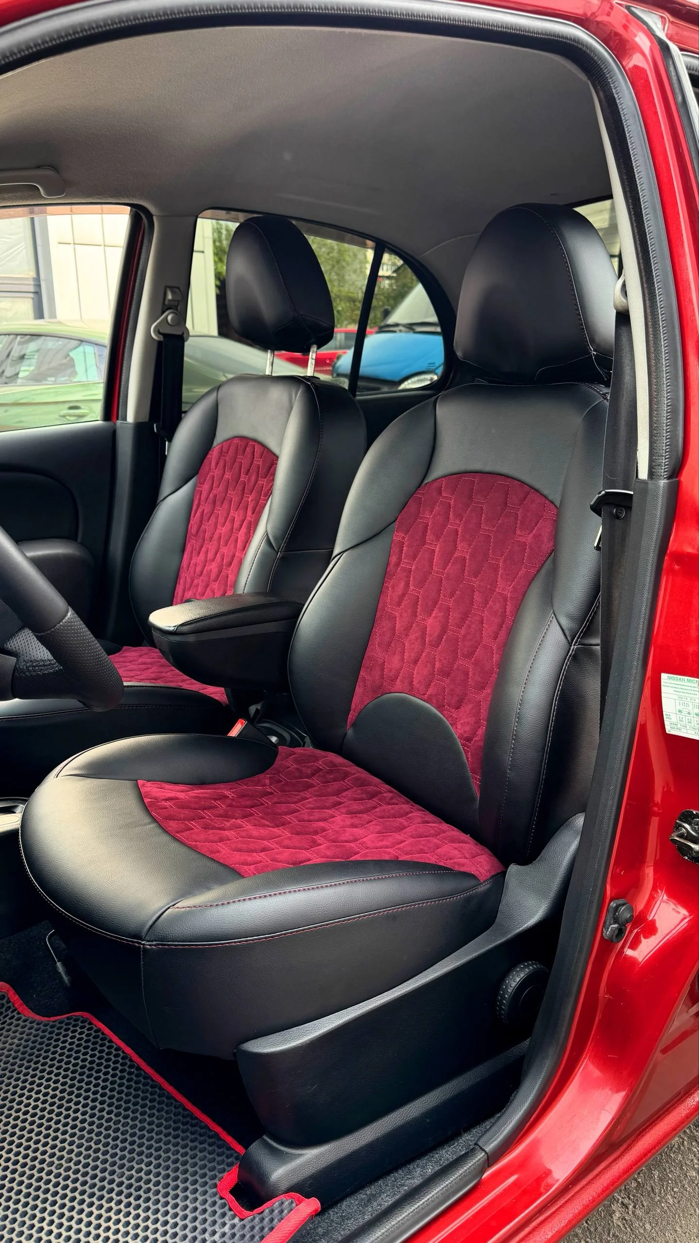 Nissan Micra Пошит и установлен комплект в категории Base+ с усилением переднего ряда, в