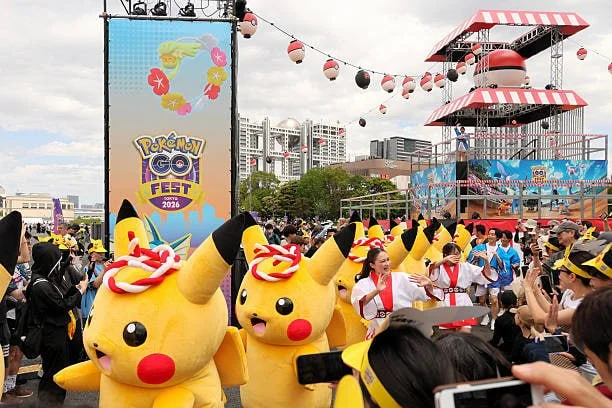 Танец Пикачу во время фестиваля Pokemon GO Fest 29 мая 2026 года в Токио, Япония