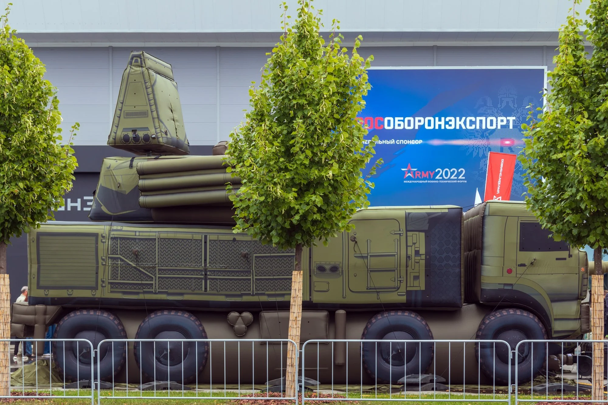 Путину показали макет ЗРПК Панцирь-С на выставке Народного фронта
