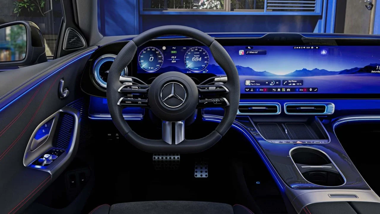 Экран на колесах: Mercedes превратил C-класс в передвижной кинотеатр