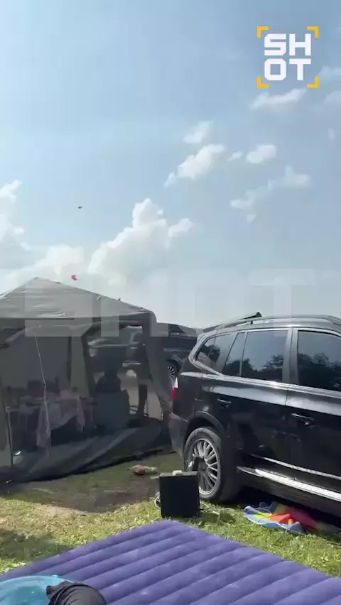 Шквальный ветер разметал палатки отдыхающих на озере в Челябинской области
