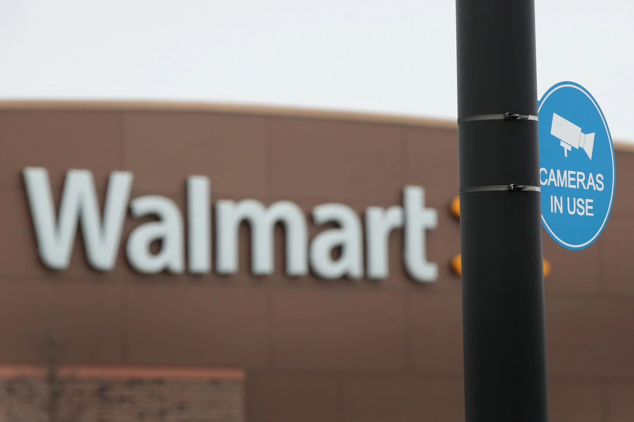 Walmart массово ставит электронные ценники — и “умные цены” выходят из онлайн‑споров в офлайн