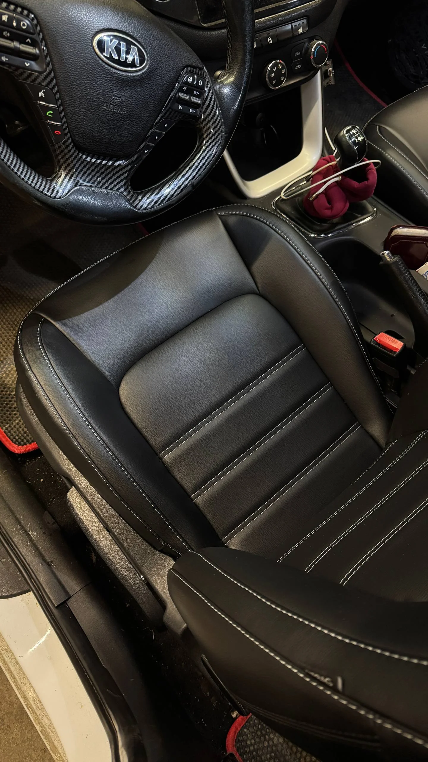 Kia Ceed 2 (JD) Пошит и установлен комплект каркасных чехлов в категории Base+ в черном цвете с