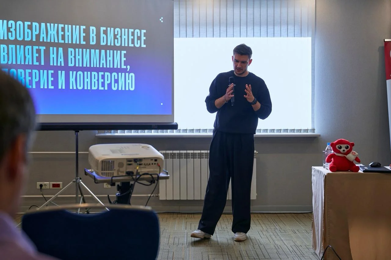 Выступил на мероприятии от Фотобанка Лори