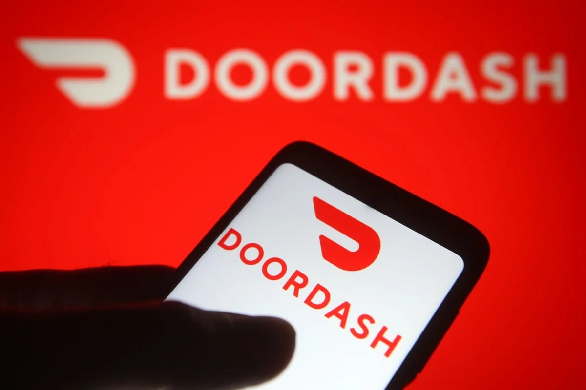 DoorDash запустил чат-бота, который сам собирает корзину по фото и обычному запросу