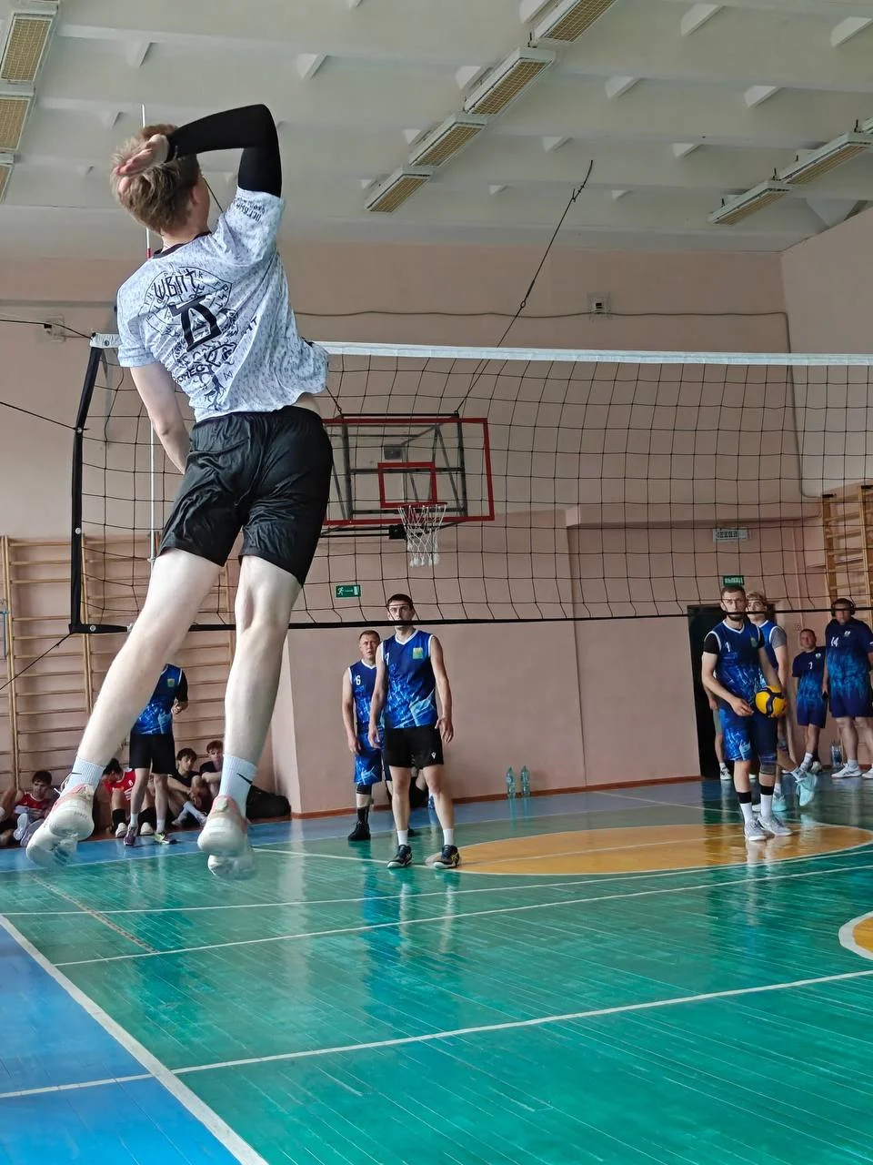 🏐В эти выходные команда Первый Темп приняла участие в открытом турнире по волейболу памяти