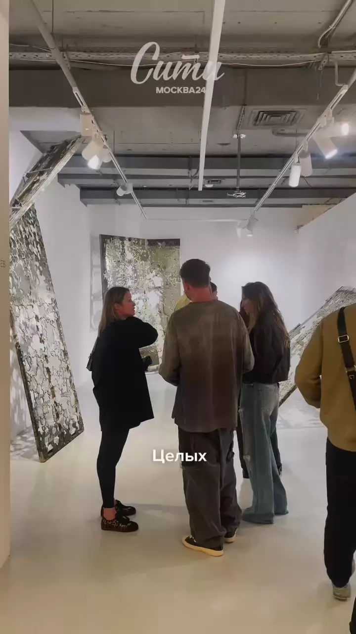 12 выставок современного искусства под одной крышей!