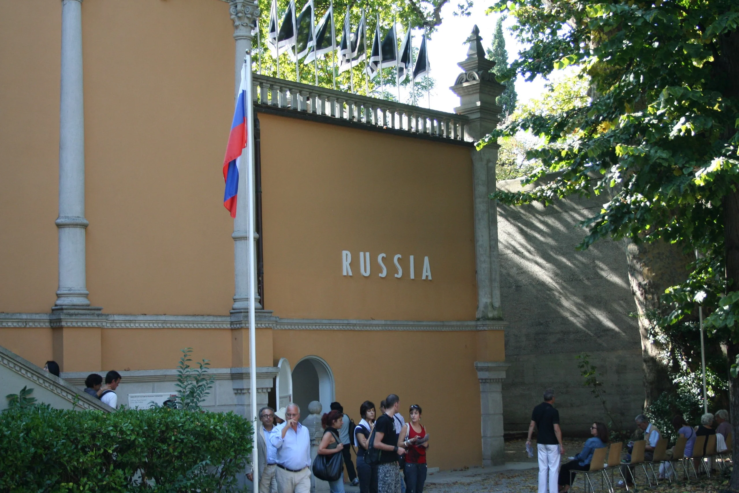 Еврокомиссия рекомендовала лишить Венецианскую биеннале гранта из-за российского павильона
