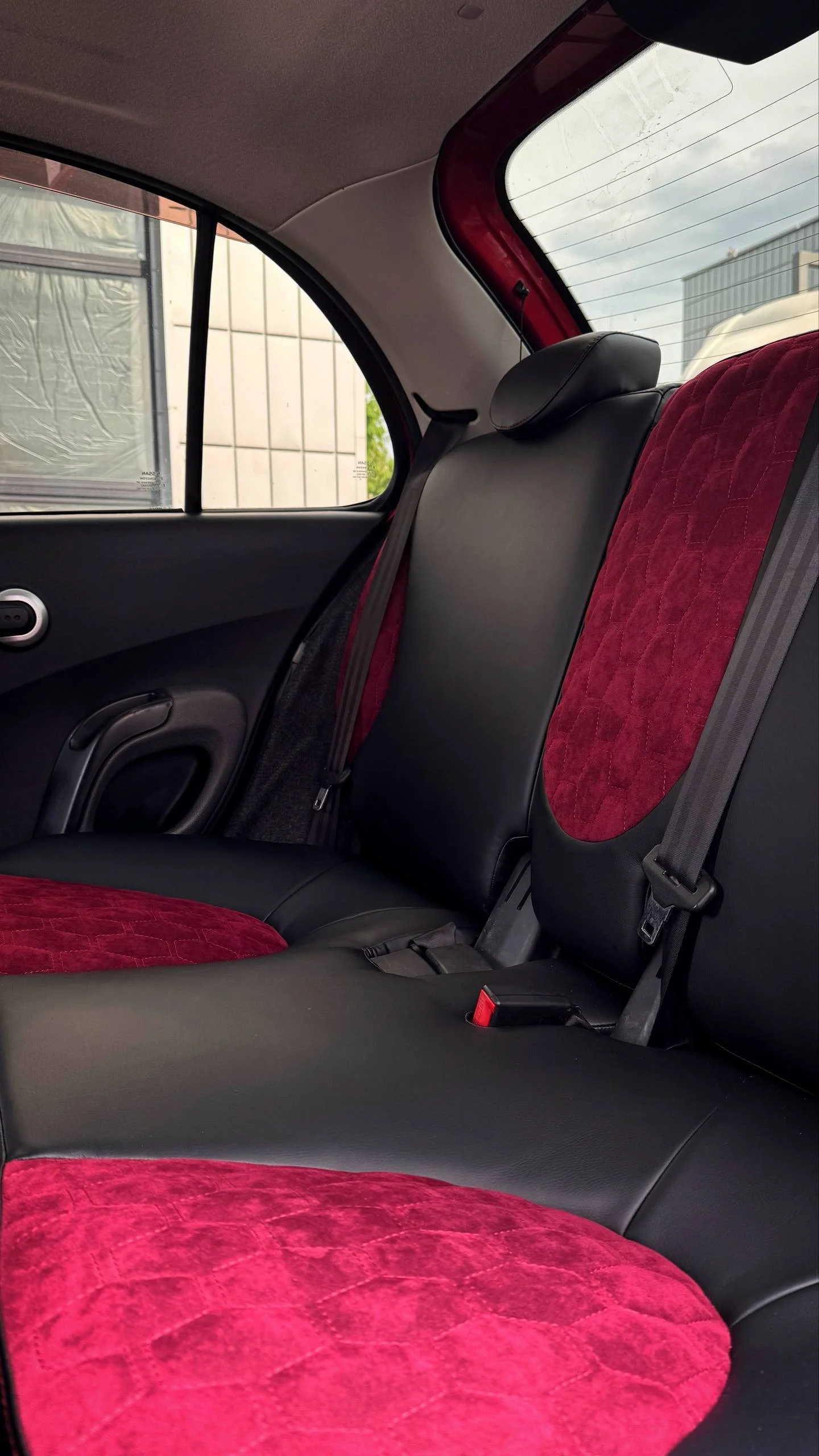 Nissan Micra Пошит и установлен комплект в категории Base+ с усилением переднего ряда, в