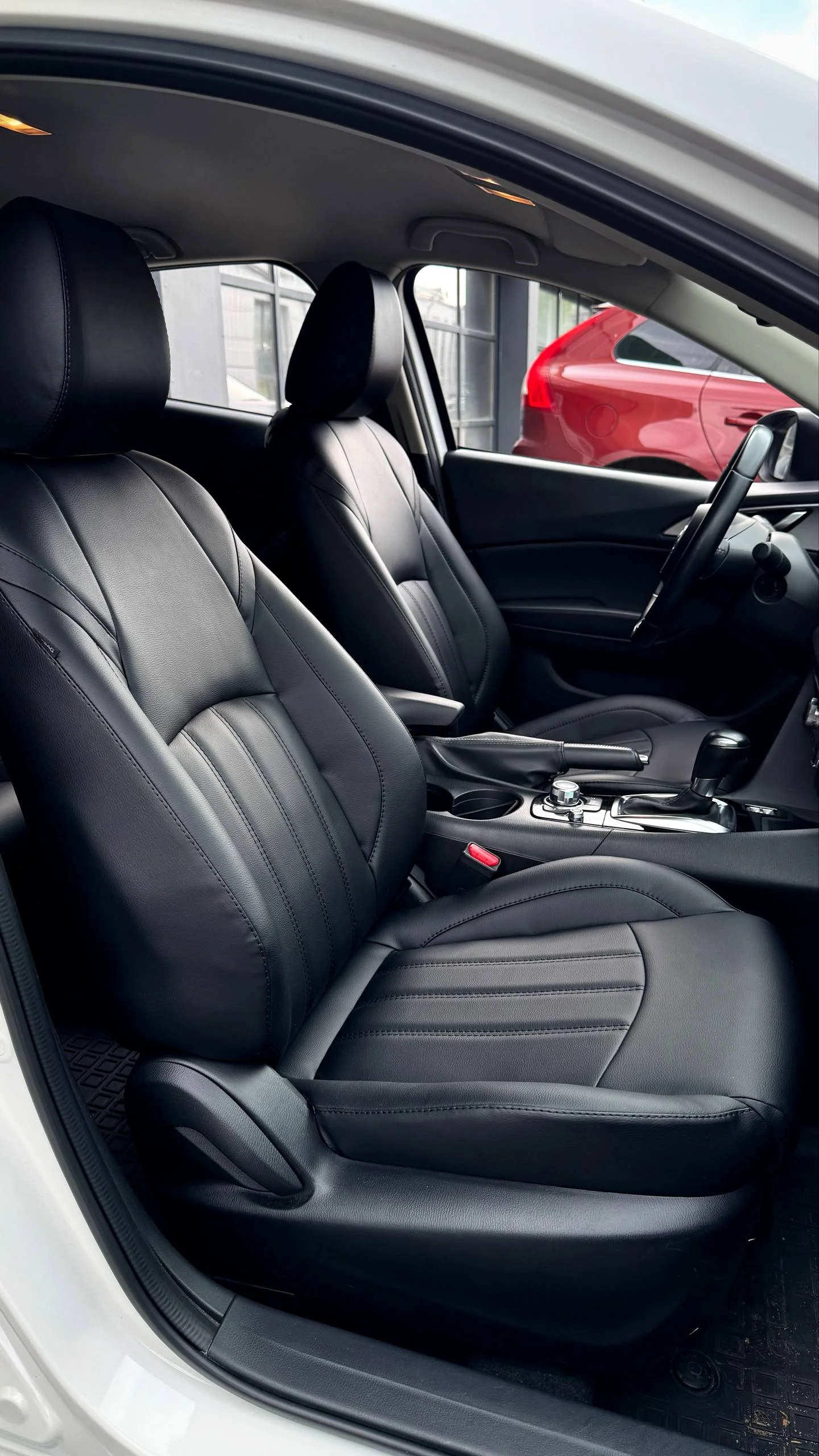 Mazda 3 BM Пошит и установлен комплект каркасных чехлов в категории Solver в классическом черном