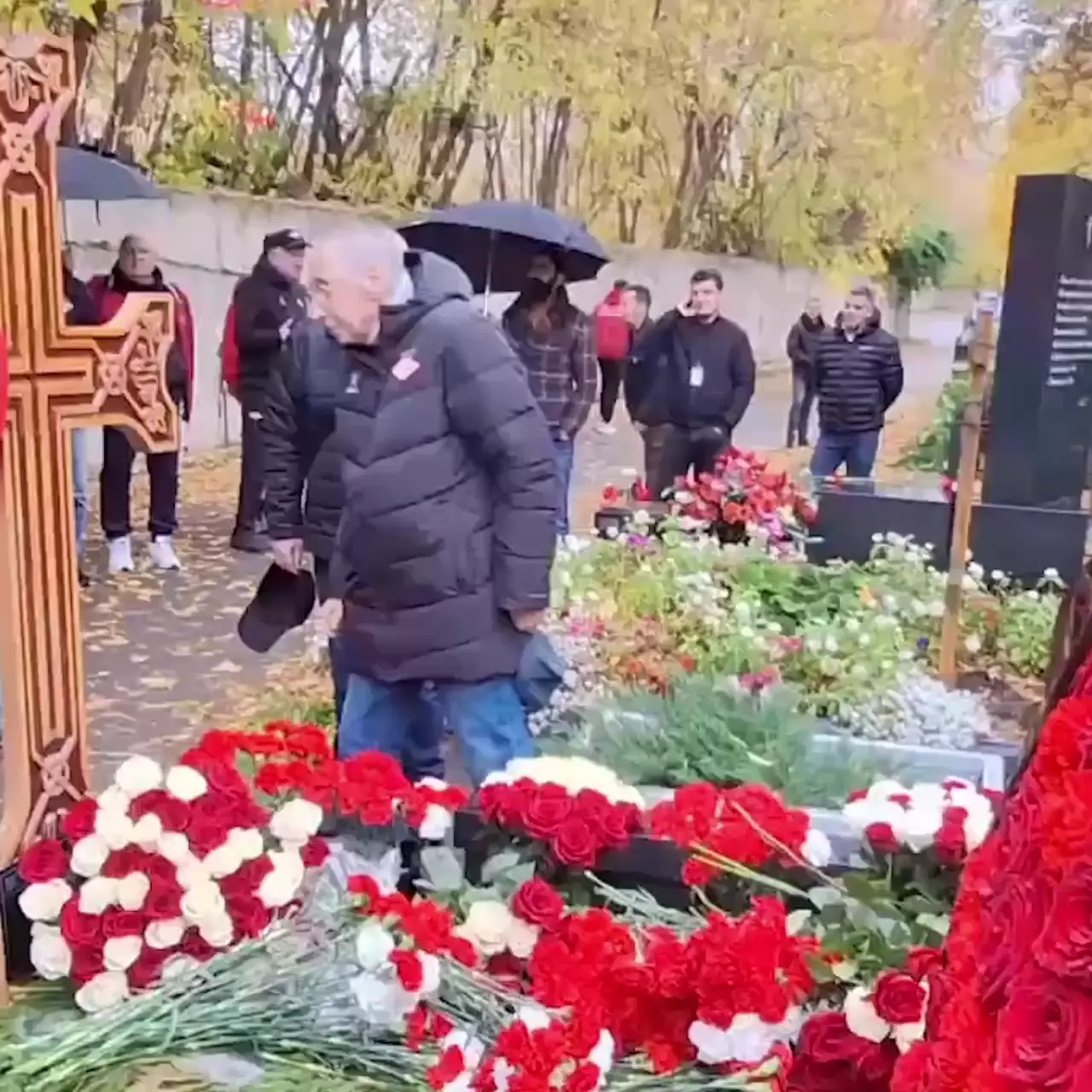 Ветераны и руководство Спартака возложили цветы на могилу Никиты Симоняна в день 100-летия со дня