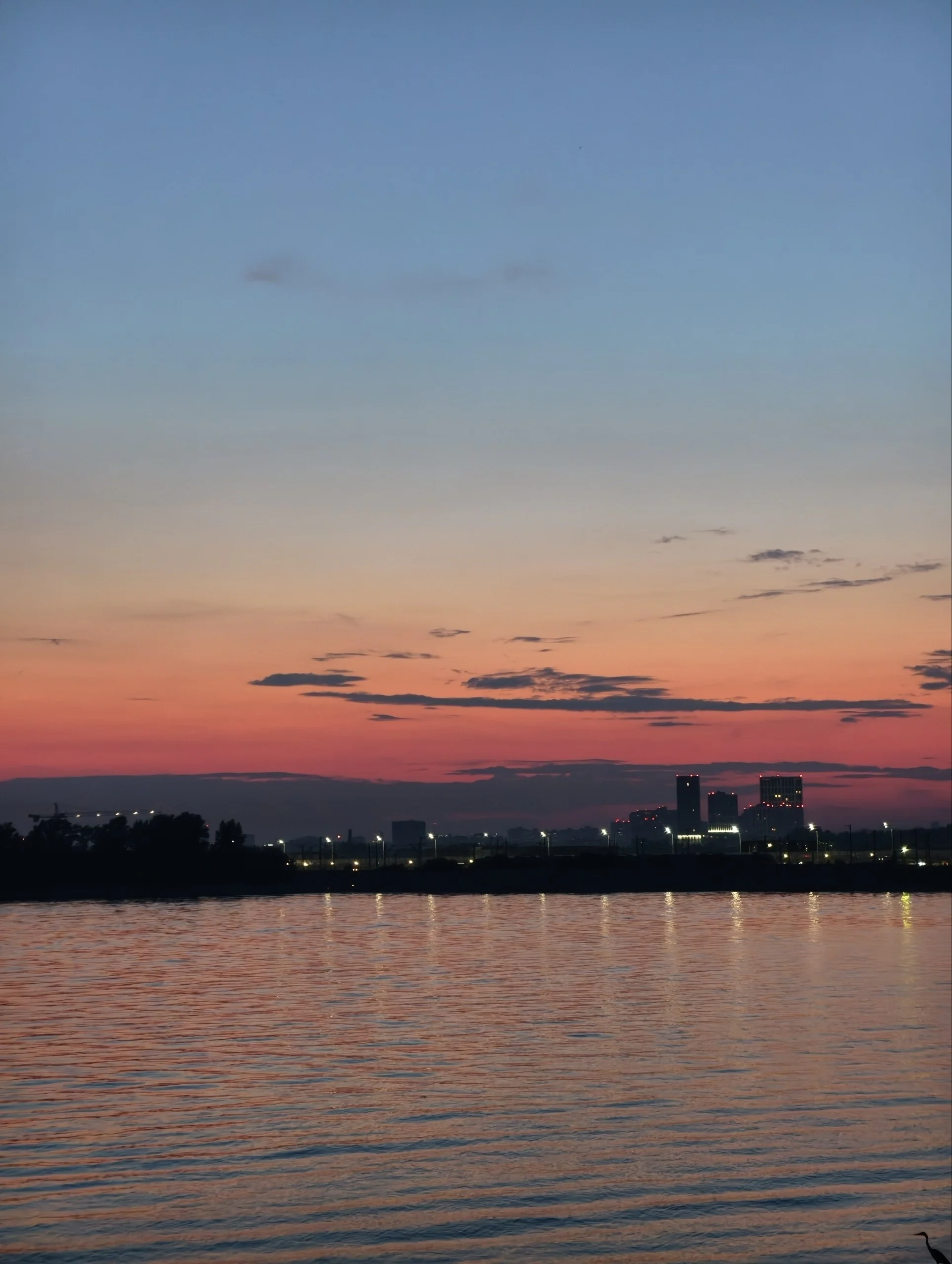 Закатный вайб на пляже Локомотив 🏖️
