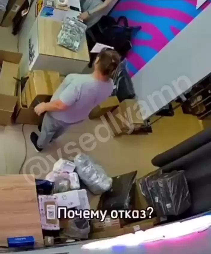 📦 Сотрудница ПВЗ сорвалась на клиентку после скандала с неоплаченным заказом