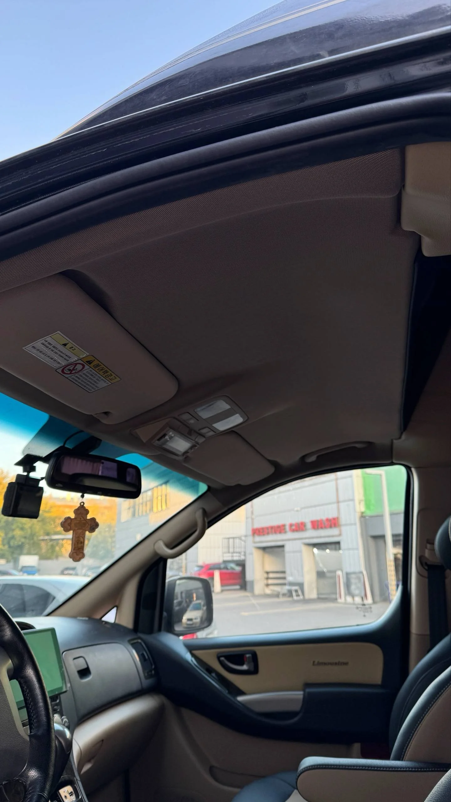 Hyundai Grand Starex limousine