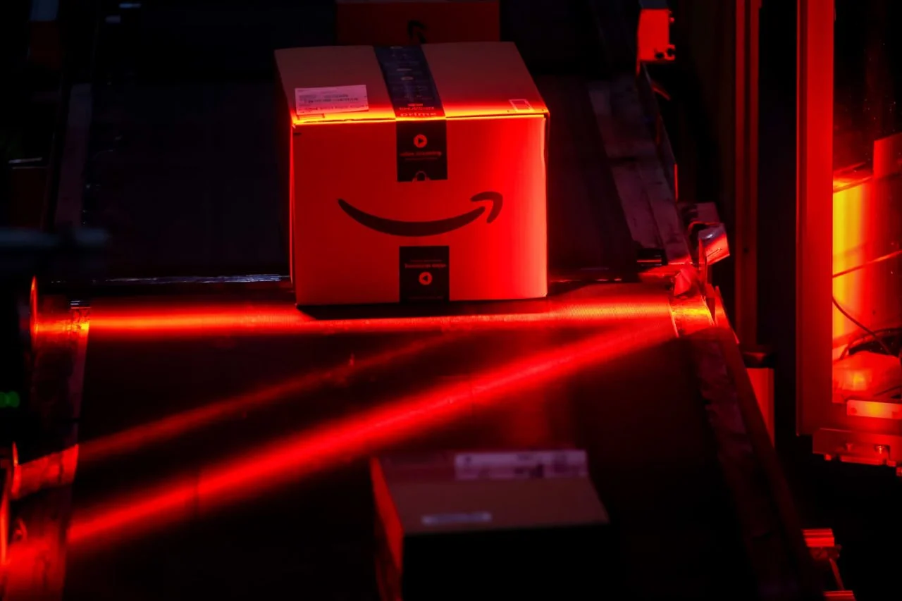 Amazon закручивает «кэш‑флоу гайки» селлерам: выплаты, реклама и допсборы