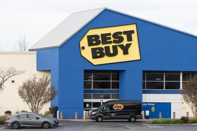 Best Buy начал развёртывание AI-ассистента Ask Blue