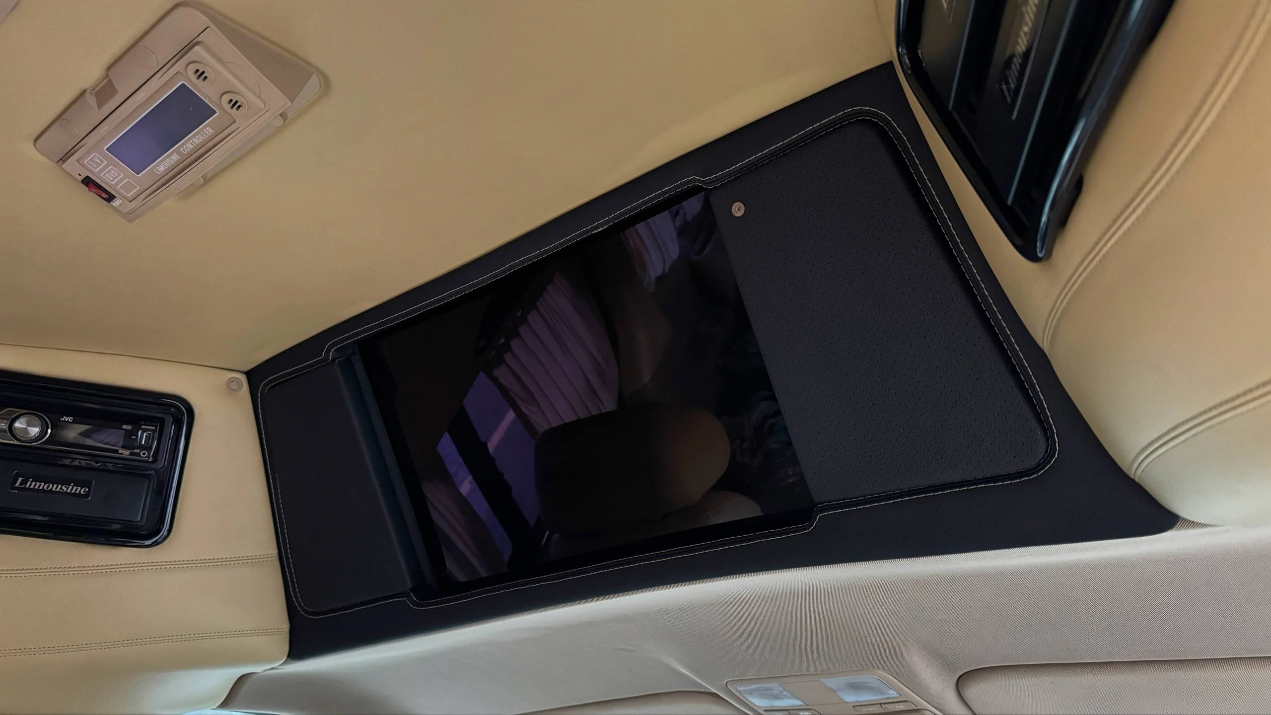 Hyundai Grand Starex limousine
