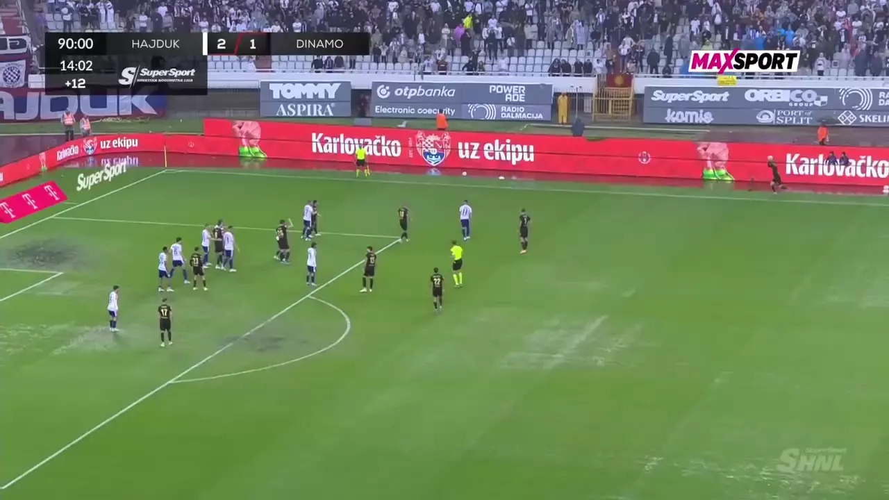 В Хорватии футбол превратился в водное поло😁