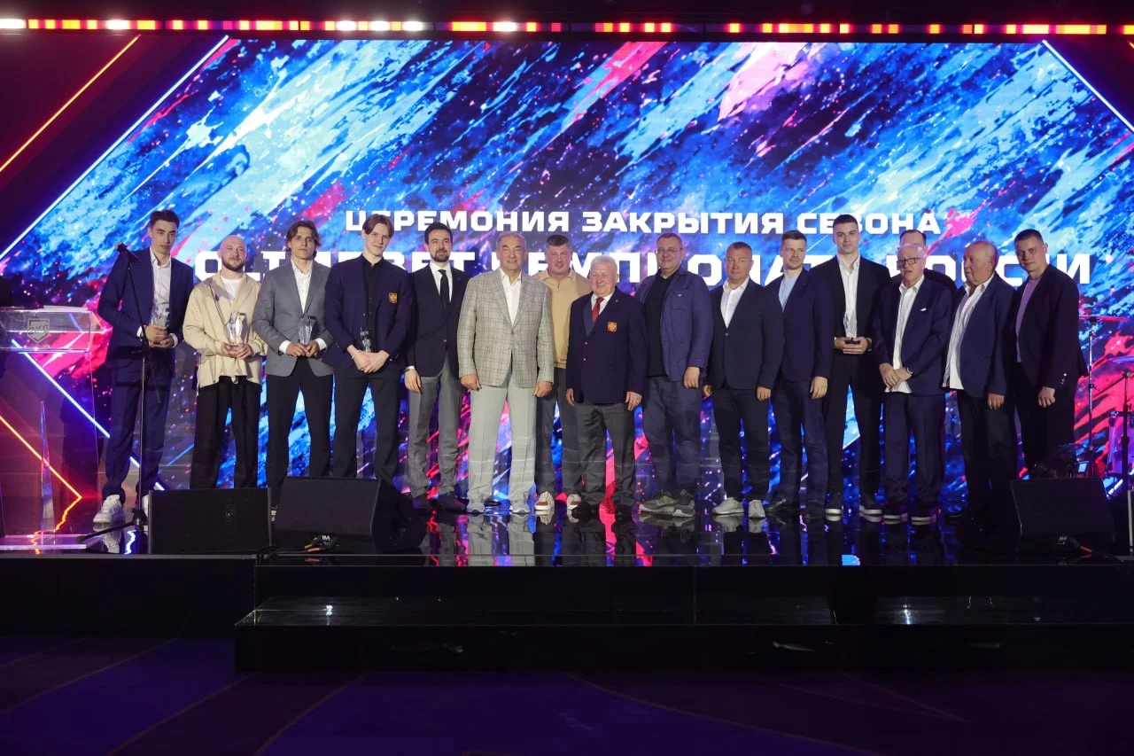 🔝 На церемонии закрытия сезона 🏒 ВХЛ 2025-2026 годов лига объявила лучших игроков