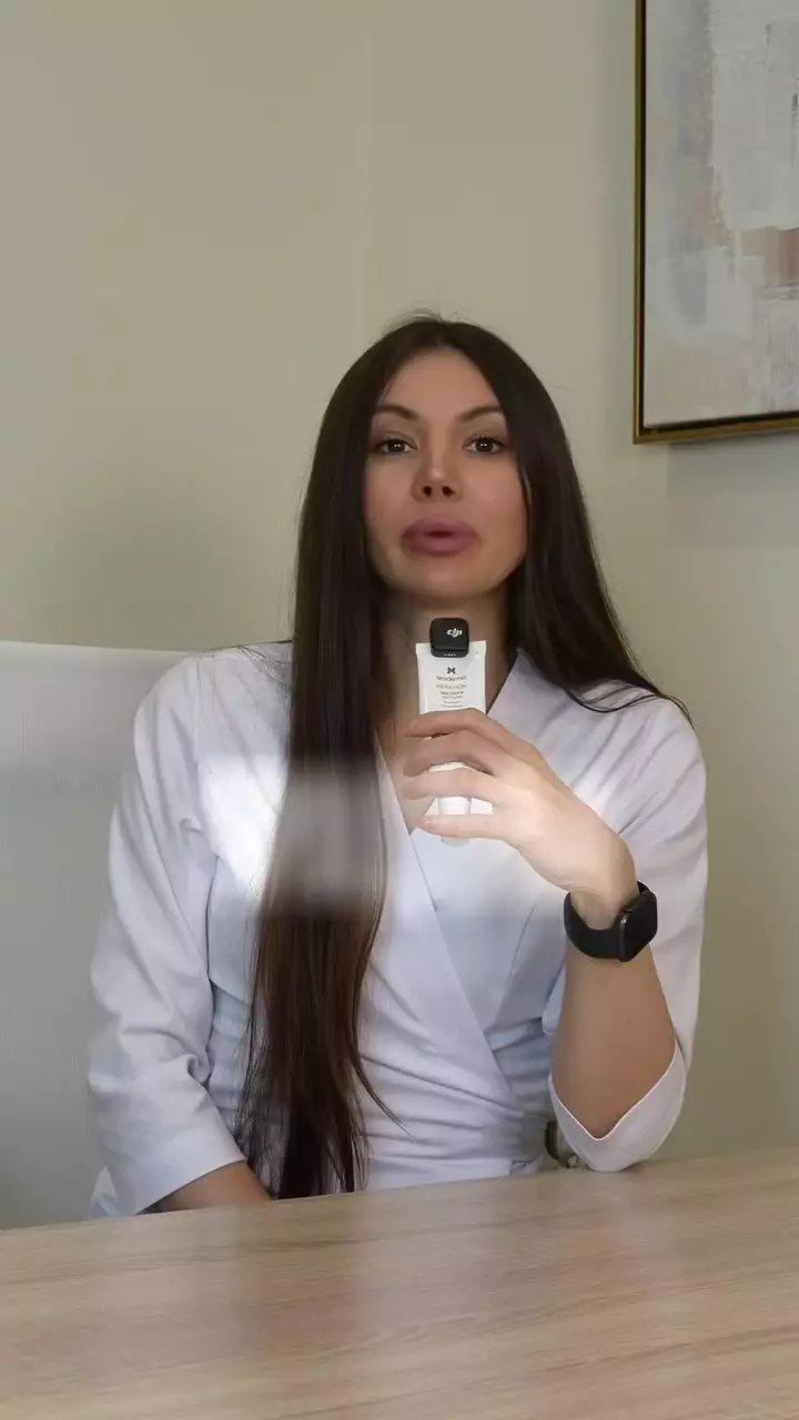 Ухаживая за лицом, многие девушки забывают ещё о двух важных зонах — руках, шее и декольте 👏🏻