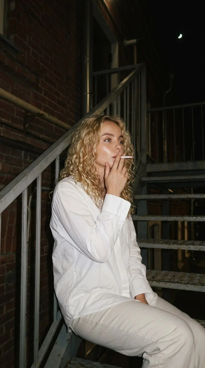🚬 Ночной перекур на лестнице
