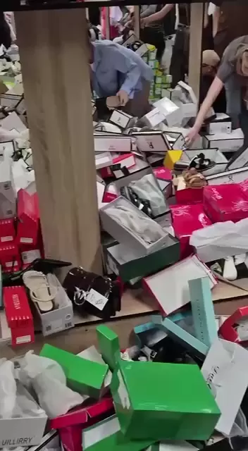Новый магазин с низкими ценами в Екатеринбурге разнесли в первый же день работы