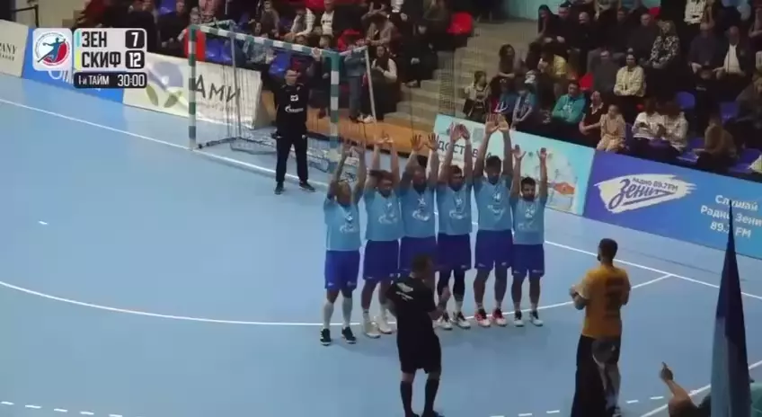 Совершенно немыслимый гол в российском гандболе😱
