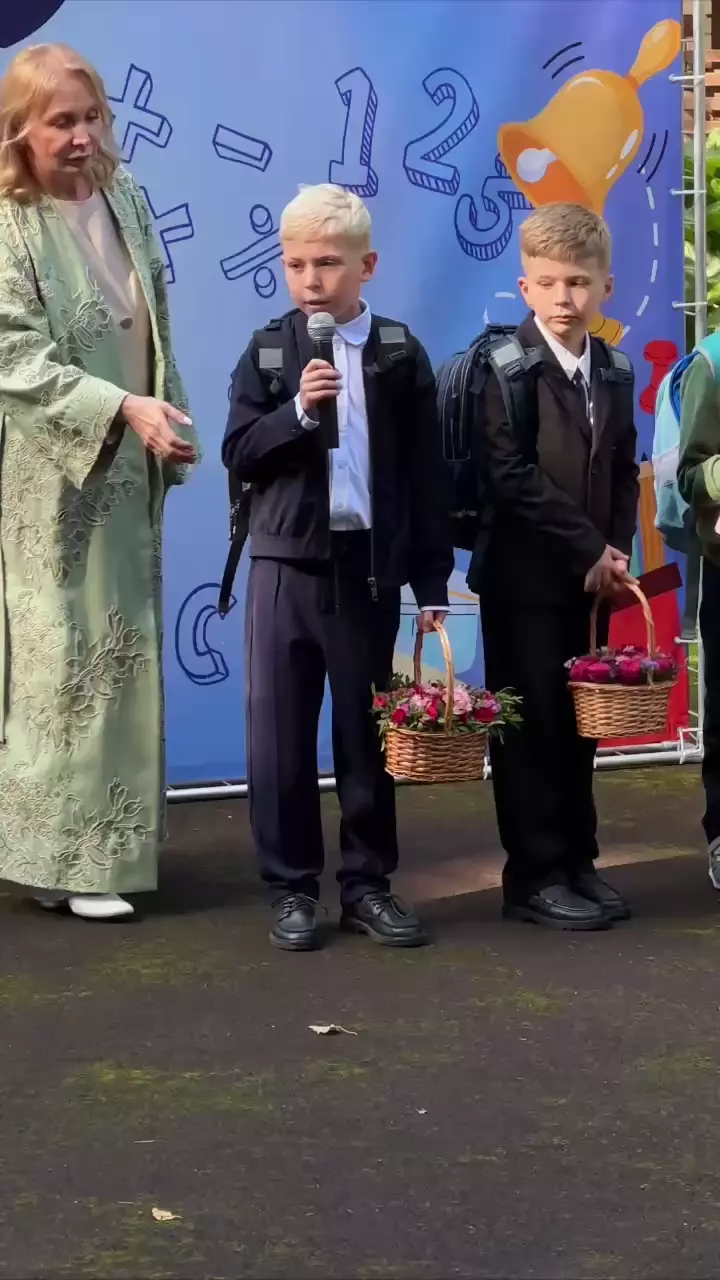 Поздравляю всех с 1 сентября🎉